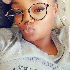 Meet your Posher, Monica